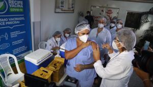 Recife inicia vacinação de grupos prioritários contra a Covid-19