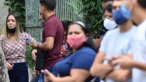Chegada tranquila de estudantes para a prova do Enem neste domingo
