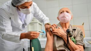 Camaragibe inicia vacinação para idosos acima de 85 anos