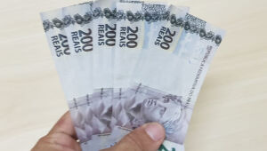 Homem tenta comprar peixe e carne com notas falsas de R$ 200 em Carpina e termina preso