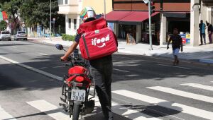 iFood destina R$ 2 milhões a programas de educação que priorizam entregadores