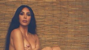 Kim Kardashian recebe milhões de curtidas ao postar foto seminua no Instagram