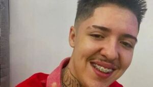 MC Salvador da Rima é detido e aparece enforcado por policiais em vídeos