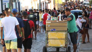 Site da Ambev cadastra ambulantes do Carnaval para receberem ajuda financeira