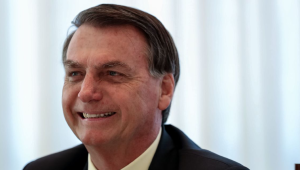 Bolsonaro escanteia seus rivais e fideliza evangélicos para 2022