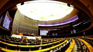 Deputados decidem restringir circulação em gabinetes e voltar ao home office