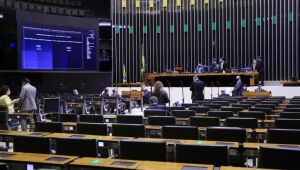 Sob pressão, Câmara freia votação a jato de blindagem a deputados e impõe revés a Lira