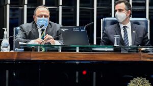 Governo autoriza dispensa de licitação para comprar vacinas russa e indiana