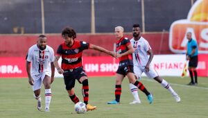 Santa Cruz faz jogo discreto e perde para o Vitória por 2 a 0 em estreia na Copa do Nordeste