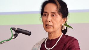 Líder deposta pelo golpe faz 1ª aparição após recorde de mortes em Myanmar