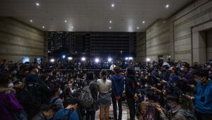 Justiça de Hong Kong mantém na prisão os 47 militantes pró-democracia