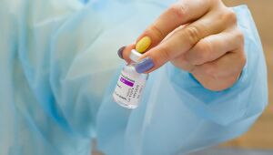 Mais 165.100 doses da vacina AstraZeneca chegaram a Pernambuco; lote da CoronaVac deve vir na sexta