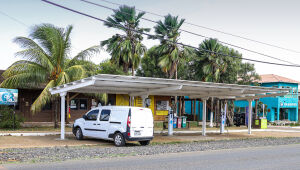 Fernando de Noronha inaugura ponto para recarga de veículos elétricos