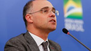 Aras abre apuração contra Mendonça por usar Lei de Segurança para investigar opositores de Bolsonaro