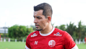 Lateral-esquerdo Rafinha inicia treinos no Náutico