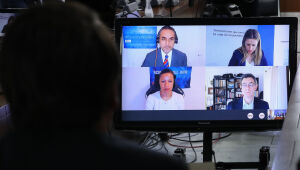 Com piora da Covid, Bolsonaro se reúne com CEO da Pfizer e governo anuncia 14 mi de doses até junho