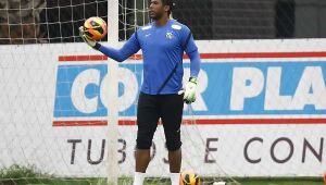 'Era trocado pelo concorrente branco', diz Aranha sobre racismo no futebol