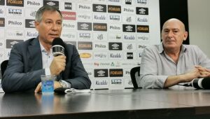 Holan conta como armará o Santos e explica o uso da tecnologia