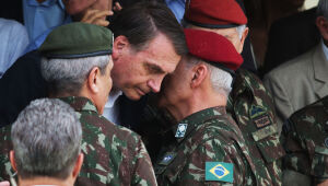 Entenda a militarização do governo Bolsonaro e as ameaças que isso representa