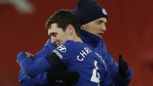 Chelsea bate Liverpool fora de casa e é quarto no Inglês