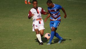 Vitória e Vera Cruz voltam a fazer clássico após sete anos e empatam em 2x2 no Arruda
