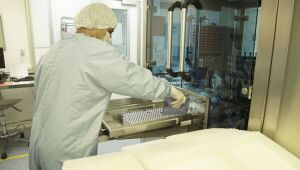 Fiocruz prevê produção 1 milhão de vacinas por dia até final do mês