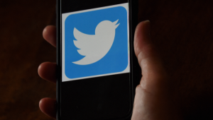 Bolsonaristas reclamam de perda de seguidores no Twitter, que diz verificar contas suspeitas