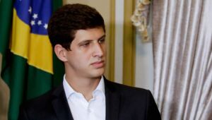 João Campos reafirma compromisso com vacina para trabalhadores da educação na abertura no ano letivo