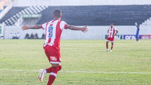 Kieza marca, Náutico vence mais uma e lidera o Pernambucano