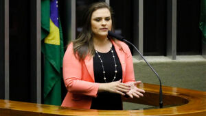 Representatividade de mulheres pernambucanas na política está abaixo da média nacional, diz IBGE