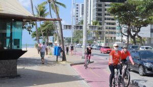Domingo de movimento nas praias do Recife, apesar das restrições do Governo