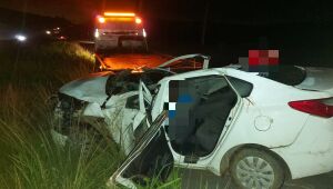 Pai e filho morrem em capotamento de carro na BR-232