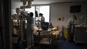 Brasil registra 1ª morte por reinfecção de Covid-19 com variantes brasileiras