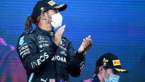 Mercedes melhorou, mas Hamilton ainda vê Red Bull de Verstappen mais rápida