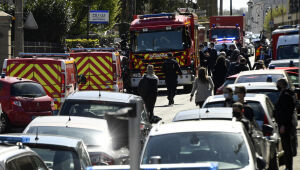 Homem mata funcionária da polícia a facadas na França e é morto