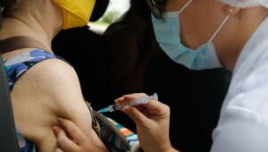 Tribunal de Contas apura suspeita de irregularidade na vacinação em MT