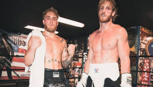 Youtuber é nocauteado com um golpe por astro do wrestling