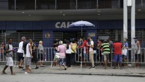 Nove em cada 10 criticam novo auxílio e maioria diz faltar dinheiro para sobreviver