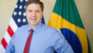 Em reunião com embaixador americano, Paulo Câmara defende ações em defesa do meio ambiente