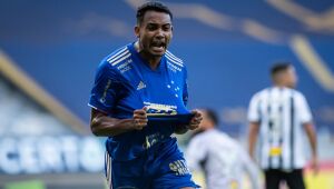 Com gol de Airton, Cruzeiro vence Atlético-MG em clássico no Mineirão