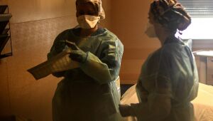 Médicos recém-formados tiveram que aprender a profissão em meio à pandemia