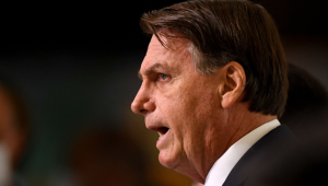 'Vou ter que sair na porrada com um bosta desses', Bolsonaro sobre senador que pediu CPI da Covid-19