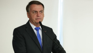 Bolsonaro: multa para discriminação salarial pode tornar emprego para mulheres 'quase impossível'