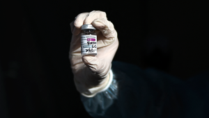 Anvisa manda suspender uso da vacina da AstraZeneca em grávidas