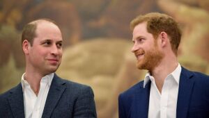 Príncipes Harry e William homenageiam seu avô, o falecido príncipe Philip