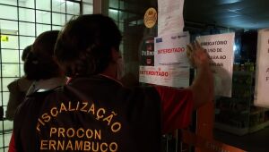 Procon interdita bar e loja de conveniência abertos após horário permitido no Recife