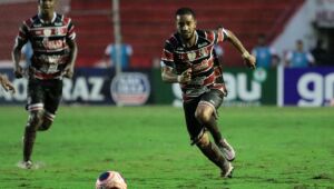 Madson reconhece momento difícil e pressão da torcida: "Se cobram, é porque posso dar mais"