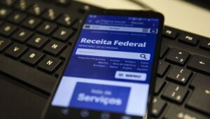 Teve o salário reduzido ou suspenso em 2020? Saiba como declarar no Imposto de Renda