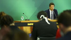 Salles: governo dobra recursos para combater desmatamento na Amazônia