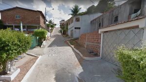 Rompimento de cano preocupa moradores de Jaboatão Velho